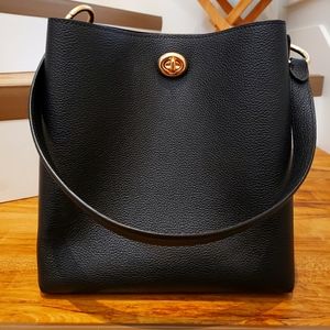 Beautiful BRAND NEW Coach Charlie Bucket Bag